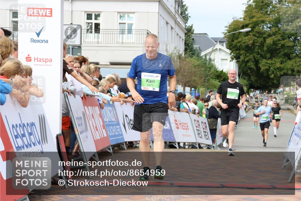 31.08.2025 - 21. Blankeneser Heldenlauf Strokosch-Dieckow http://msf.ph/oto/8654959 31.08.2025 11:02:03 Ziel 3471, 3556 meine-sportfotos.de