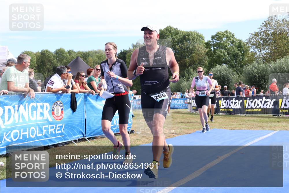 31.08.2025 - Elbe Triathlon Hamburg Strokosch-Dieckow http://msf.ph/oto/8654991 31.08.2025 11:44:20 Ziel 537, 916, 1256, 1354 meine-sportfotos.de