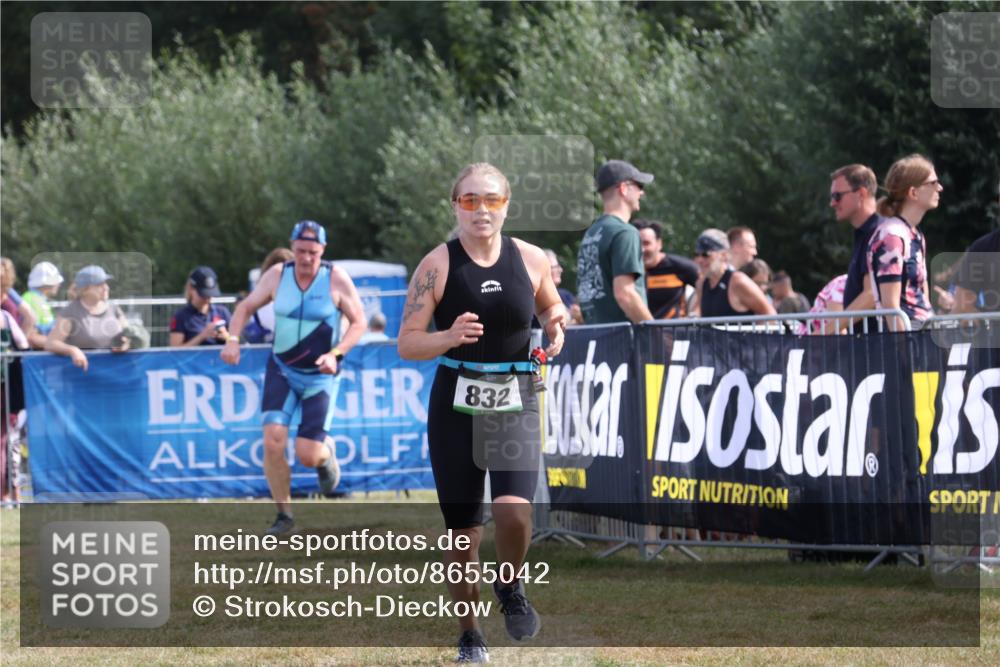 31.08.2025 - Elbe Triathlon Hamburg Strokosch-Dieckow http://msf.ph/oto/8655042 31.08.2025 11:44:44 Ziel 701, 832, 1251, 1259 meine-sportfotos.de