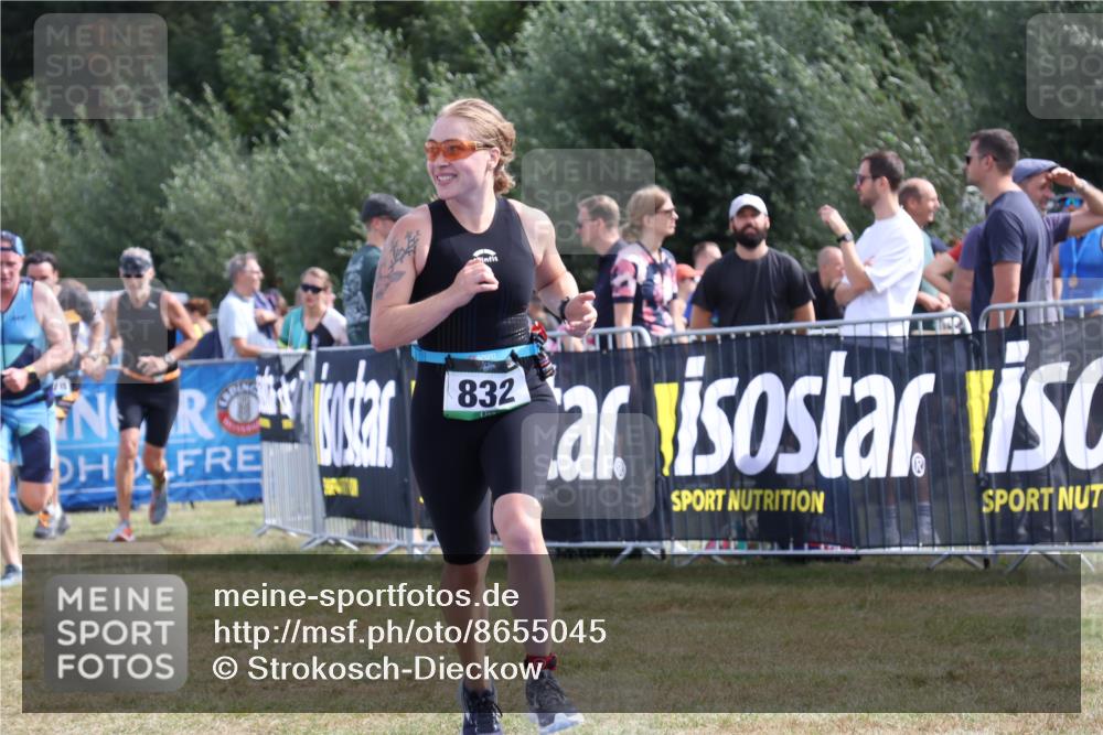 31.08.2025 - Elbe Triathlon Hamburg Strokosch-Dieckow http://msf.ph/oto/8655045 31.08.2025 11:44:46 Ziel 701, 832, 1178, 1251, 1338, 1418 meine-sportfotos.de