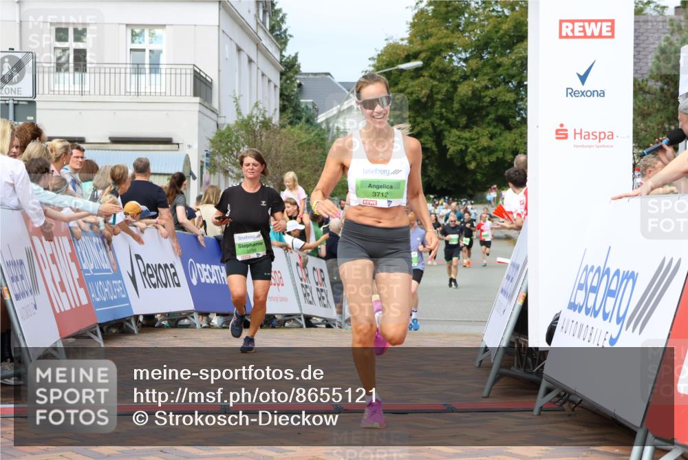 31.08.2025 - 21. Blankeneser Heldenlauf Strokosch-Dieckow http://msf.ph/oto/8655121 31.08.2025 11:01:34 Ziel 3082, 3298, 3276, 3712 meine-sportfotos.de
