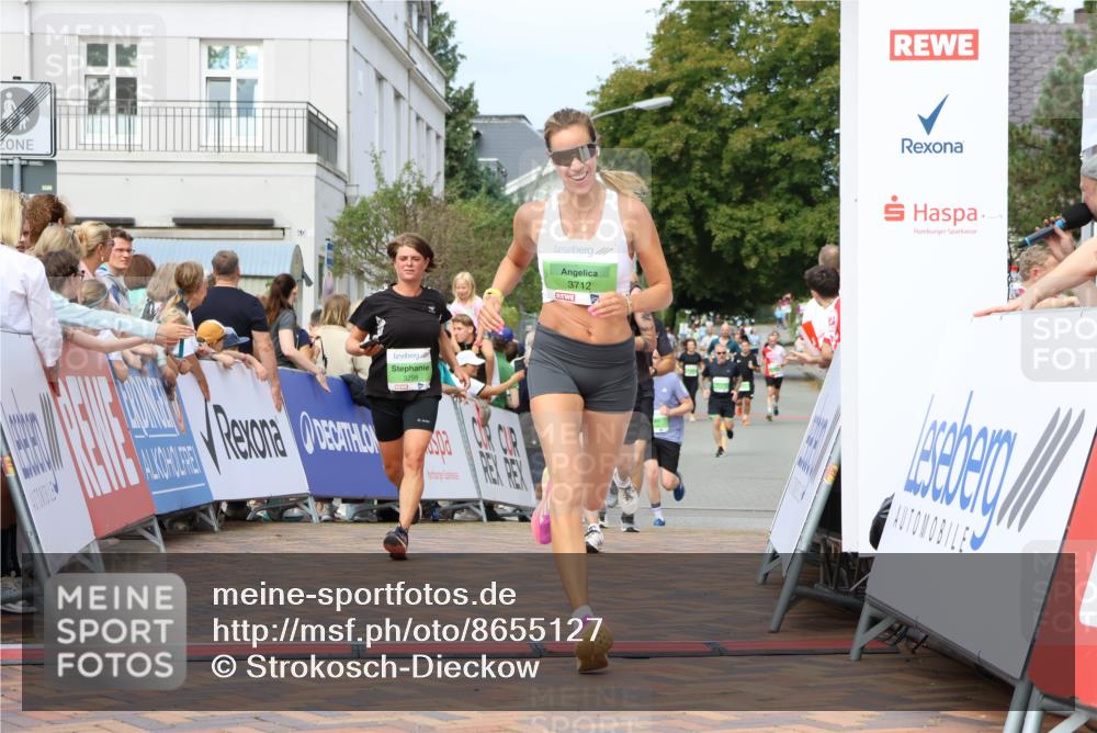 31.08.2025 - 21. Blankeneser Heldenlauf Strokosch-Dieckow http://msf.ph/oto/8655127 31.08.2025 11:01:34 Ziel 3082, 3298, 3276, 3712 meine-sportfotos.de