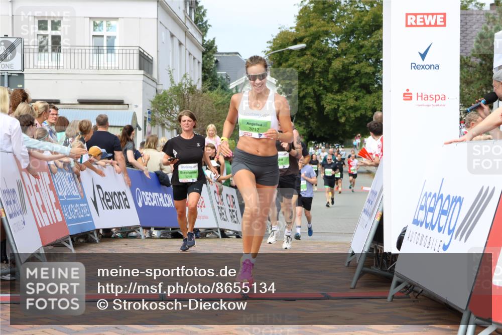 31.08.2025 - 21. Blankeneser Heldenlauf Strokosch-Dieckow http://msf.ph/oto/8655134 31.08.2025 11:01:34 Ziel 3082, 3298, 3276, 3712 meine-sportfotos.de