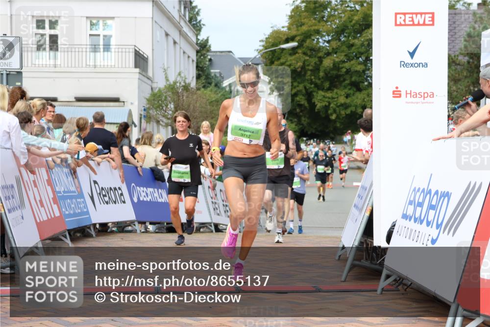 31.08.2025 - 21. Blankeneser Heldenlauf Strokosch-Dieckow http://msf.ph/oto/8655137 31.08.2025 11:01:34 Ziel 3082, 3298, 3276, 3712 meine-sportfotos.de