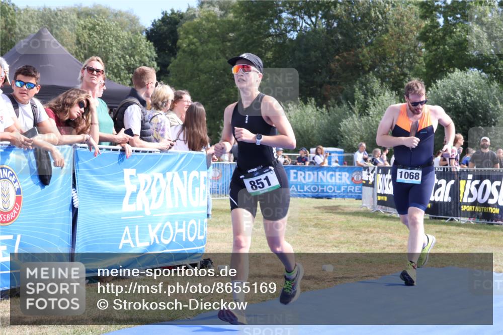 31.08.2025 - Elbe Triathlon Hamburg Strokosch-Dieckow http://msf.ph/oto/8655169 31.08.2025 11:45:29 Ziel 740, 851, 1068 meine-sportfotos.de