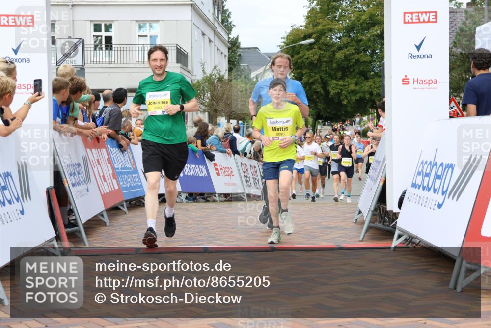 31.08.2025 - 21. Blankeneser Heldenlauf Strokosch-Dieckow http://msf.ph/oto/8655205 31.08.2025 10:34:34 Ziel 2110, 2668, 2090, 2083 meine-sportfotos.de