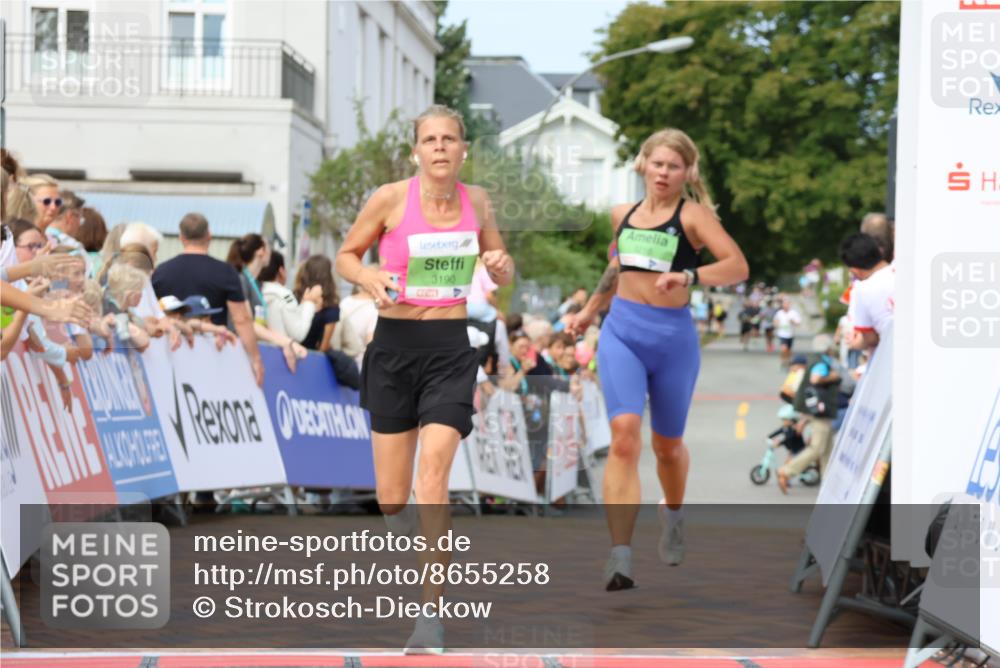 31.08.2025 - 21. Blankeneser Heldenlauf Strokosch-Dieckow http://msf.ph/oto/8655258 31.08.2025 11:00:51 Ziel 3436, 3218, 3190 meine-sportfotos.de