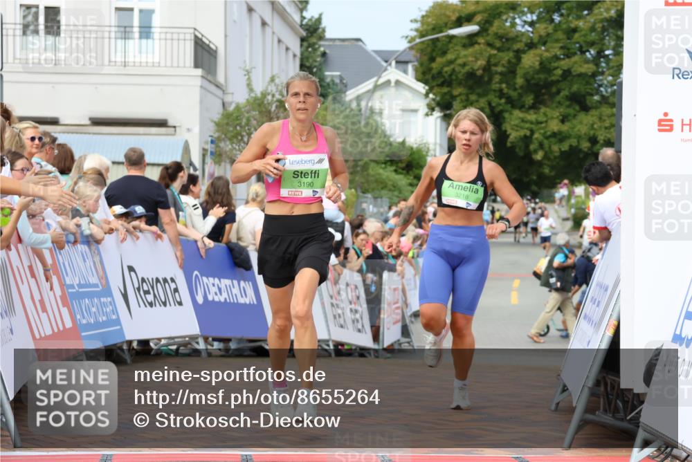 31.08.2025 - 21. Blankeneser Heldenlauf Strokosch-Dieckow http://msf.ph/oto/8655264 31.08.2025 11:00:51 Ziel 3436, 3218, 3190 meine-sportfotos.de