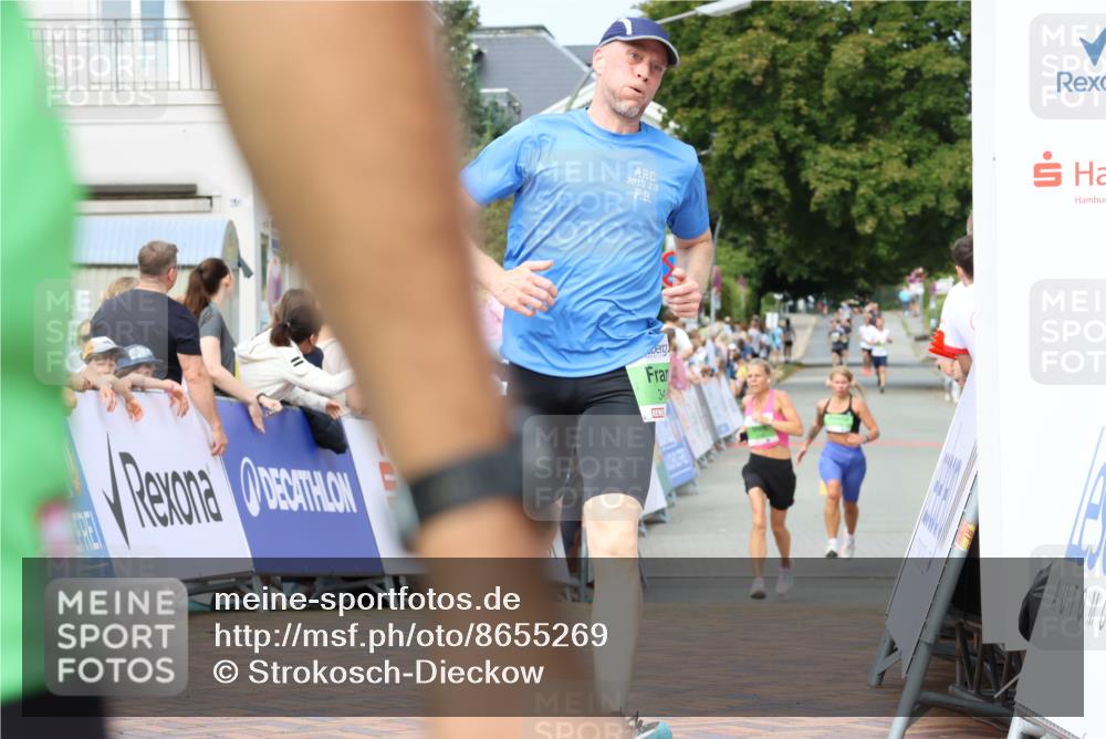 31.08.2025 - 21. Blankeneser Heldenlauf Strokosch-Dieckow http://msf.ph/oto/8655269 31.08.2025 11:00:46 Ziel 3480, 3436, 3468, 3469 meine-sportfotos.de