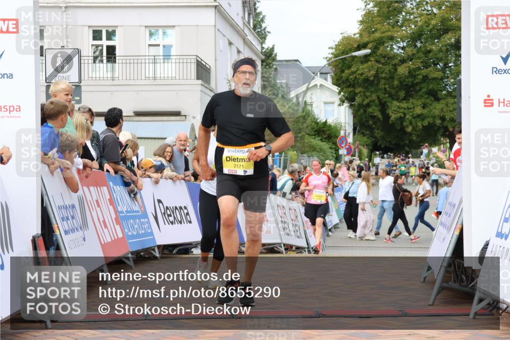 31.08.2025 - 21. Blankeneser Heldenlauf Strokosch-Dieckow http://msf.ph/oto/8655290 31.08.2025 10:34:07 Ziel 2378, 2563, 2724, 2120, 2171 meine-sportfotos.de