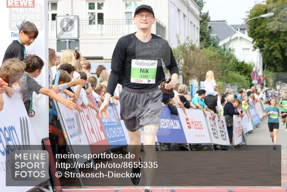 31.08.2025 - 21. Blankeneser Heldenlauf Strokosch-Dieckow http://msf.ph/oto/8655335 31.08.2025 11:00:27 Ziel 3365, 3713 meine-sportfotos.de