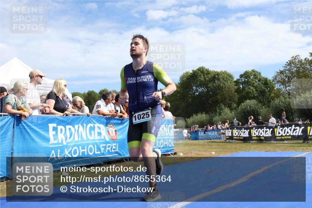 31.08.2025 - Elbe Triathlon Hamburg Strokosch-Dieckow http://msf.ph/oto/8655364 31.08.2025 11:47:38 Ziel 1025 meine-sportfotos.de