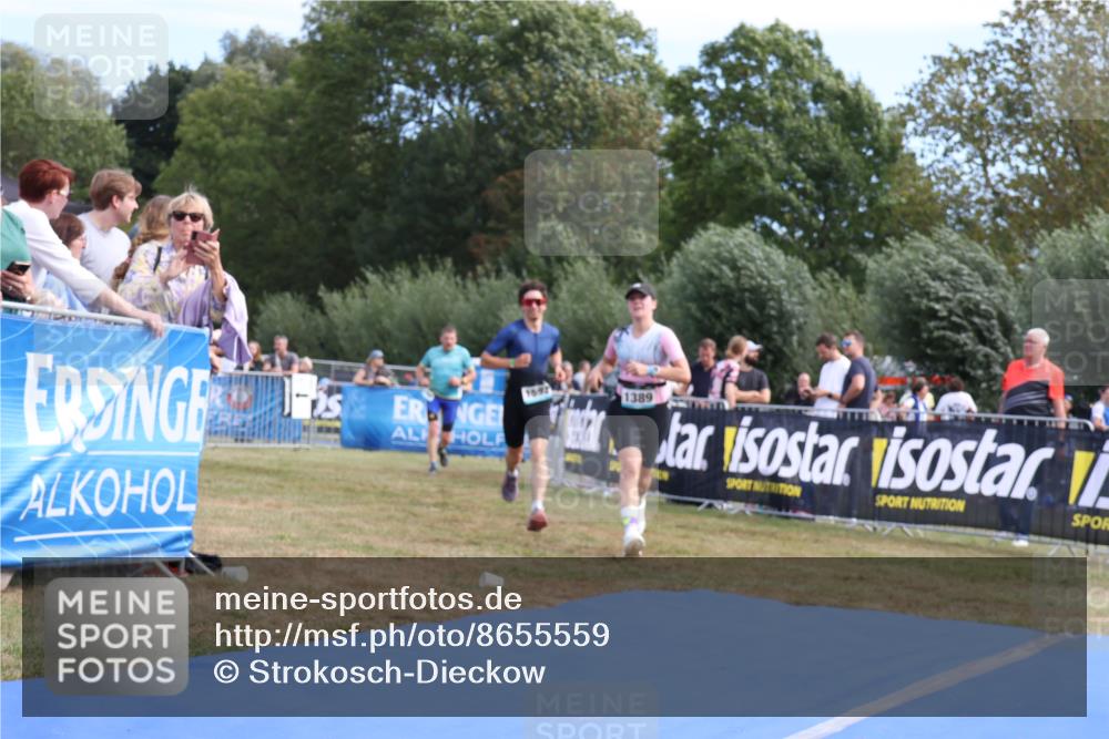 31.08.2025 - Elbe Triathlon Hamburg Strokosch-Dieckow http://msf.ph/oto/8655559 31.08.2025 11:51:47 Ziel 1300, 1389, 1390, 1436, 1592 meine-sportfotos.de