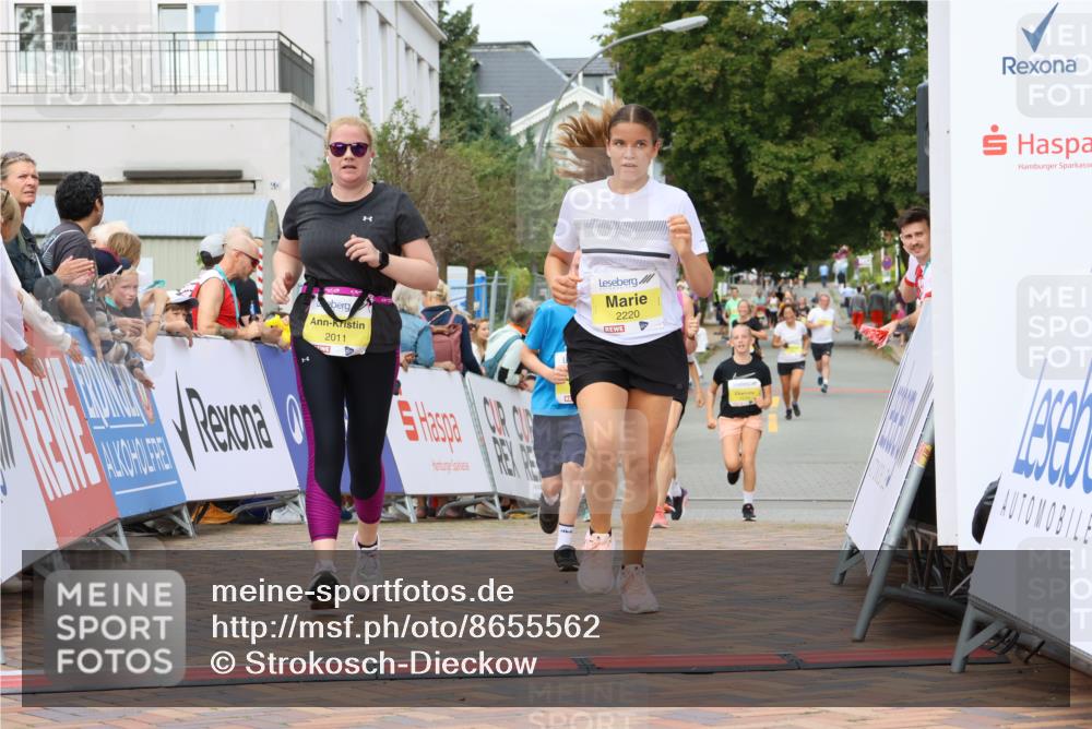 31.08.2025 - 21. Blankeneser Heldenlauf Strokosch-Dieckow http://msf.ph/oto/8655562 31.08.2025 10:33:25 Ziel 2011, 2044, 2126, 2640, 2639, 2220, 2221 meine-sportfotos.de