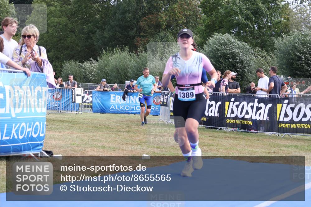 31.08.2025 - Elbe Triathlon Hamburg Strokosch-Dieckow http://msf.ph/oto/8655565 31.08.2025 11:51:49 Ziel 1300, 1389, 1390, 1592 meine-sportfotos.de