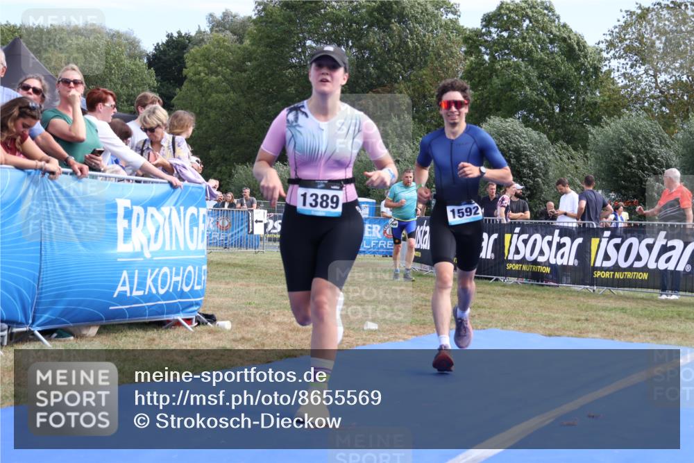 31.08.2025 - Elbe Triathlon Hamburg Strokosch-Dieckow http://msf.ph/oto/8655569 31.08.2025 11:51:49 Ziel 1300, 1389, 1390, 1592 meine-sportfotos.de