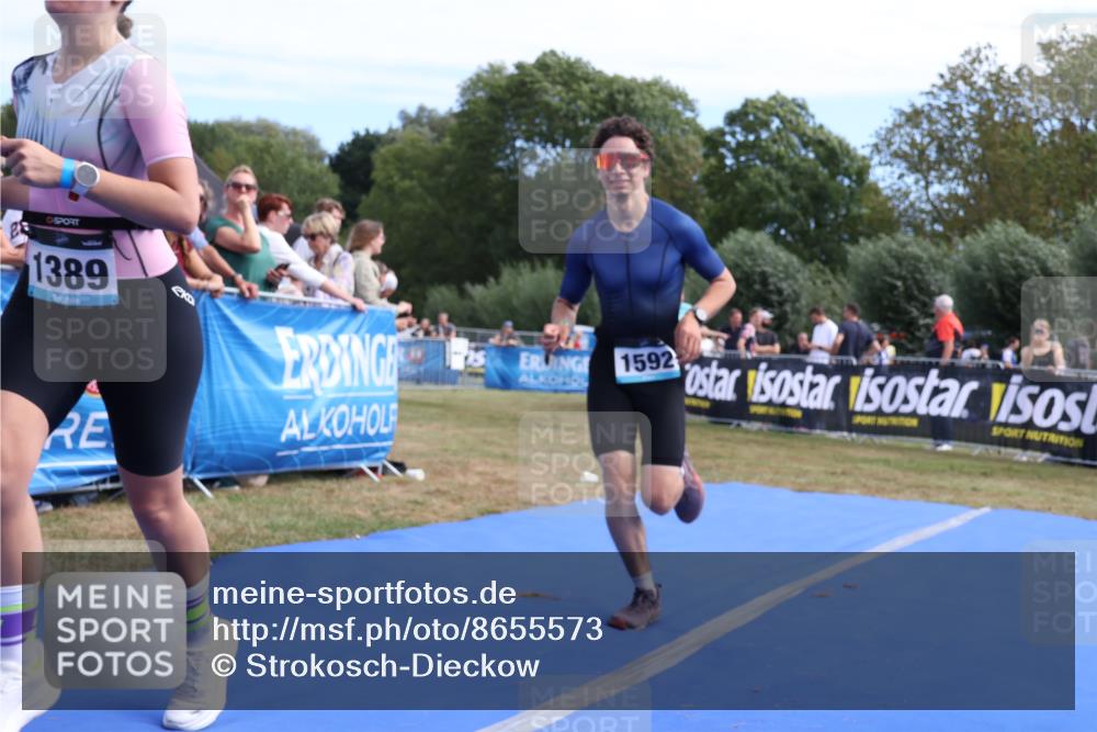 31.08.2025 - Elbe Triathlon Hamburg Strokosch-Dieckow http://msf.ph/oto/8655573 31.08.2025 11:51:50 Ziel 1300, 1389, 1390, 1592 meine-sportfotos.de