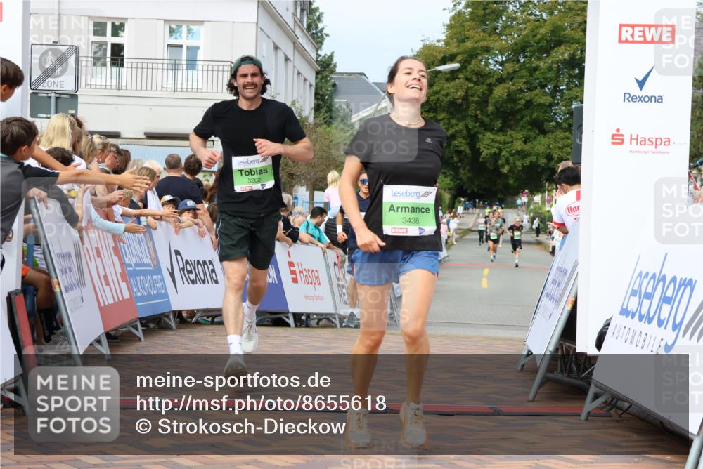 31.08.2025 - 21. Blankeneser Heldenlauf Strokosch-Dieckow http://msf.ph/oto/8655618 31.08.2025 10:59:56 Ziel 3624, 3262, 3438 meine-sportfotos.de