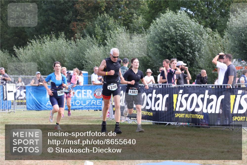 31.08.2025 - Elbe Triathlon Hamburg Strokosch-Dieckow http://msf.ph/oto/8655640 31.08.2025 11:52:47 Ziel 1336, 1365, 1382 meine-sportfotos.de