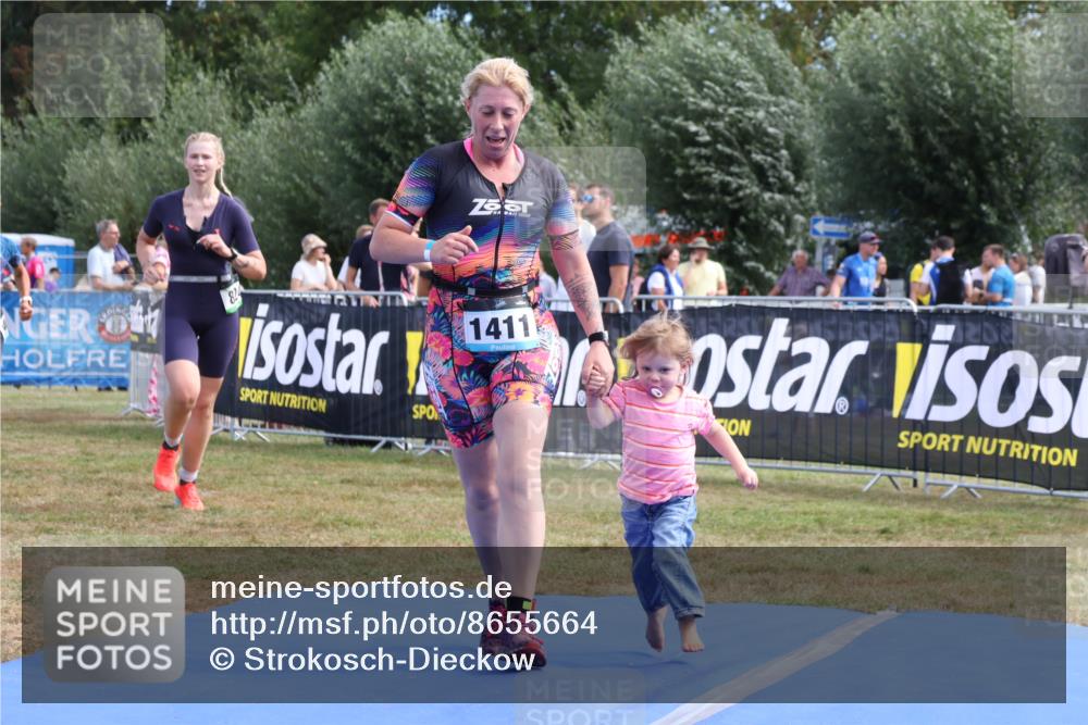 31.08.2025 - Elbe Triathlon Hamburg Strokosch-Dieckow http://msf.ph/oto/8655664 31.08.2025 11:52:58 Ziel 824, 1406, 1411 meine-sportfotos.de