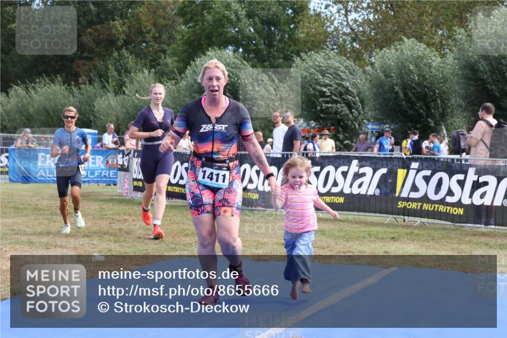31.08.2025 - Elbe Triathlon Hamburg Strokosch-Dieckow http://msf.ph/oto/8655666 31.08.2025 11:52:58 Ziel 824, 1406, 1411 meine-sportfotos.de