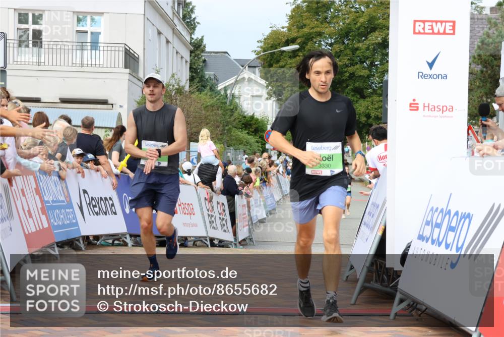 31.08.2025 - 21. Blankeneser Heldenlauf Strokosch-Dieckow http://msf.ph/oto/8655682 31.08.2025 10:59:47 Ziel 3551, 3330, 3364, 3467 meine-sportfotos.de