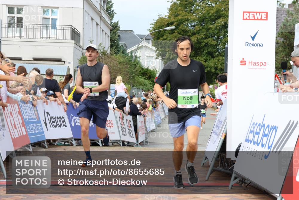 31.08.2025 - 21. Blankeneser Heldenlauf Strokosch-Dieckow http://msf.ph/oto/8655685 31.08.2025 10:59:46 Ziel 3551, 3330, 3364, 3467 meine-sportfotos.de