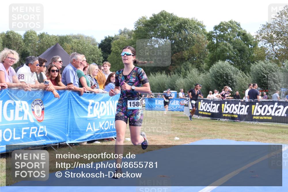 31.08.2025 - Elbe Triathlon Hamburg Strokosch-Dieckow http://msf.ph/oto/8655781 31.08.2025 11:54:31 Ziel 800, 1454, 1580 meine-sportfotos.de
