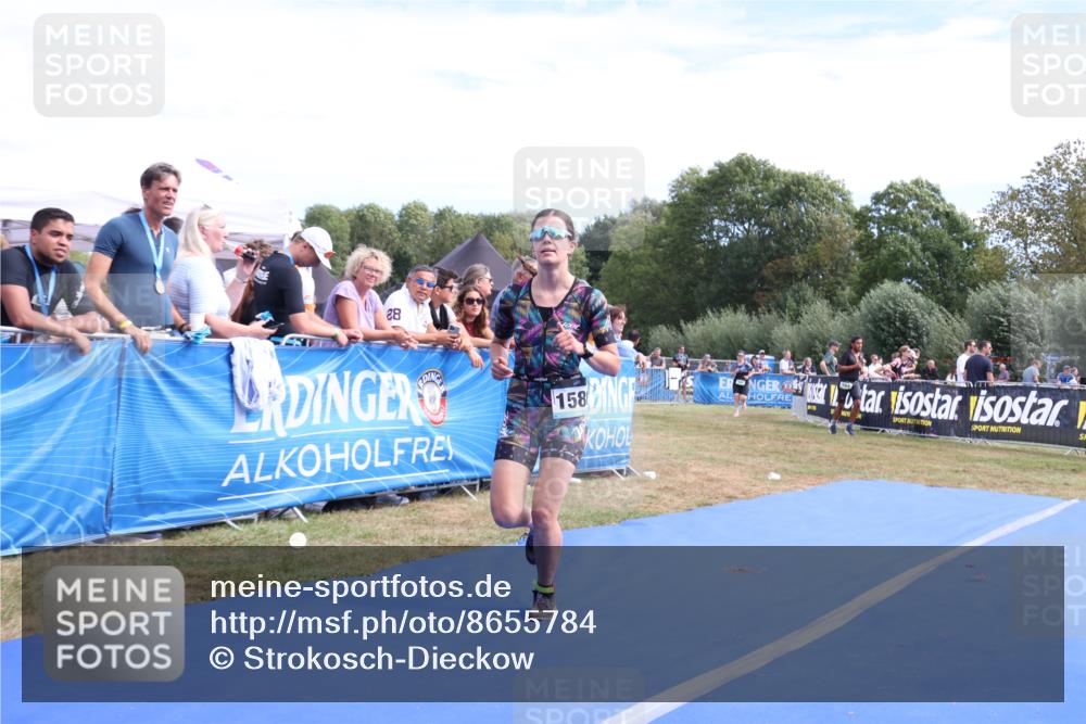 31.08.2025 - Elbe Triathlon Hamburg Strokosch-Dieckow http://msf.ph/oto/8655784 31.08.2025 11:54:31 Ziel 800, 1454, 1580 meine-sportfotos.de
