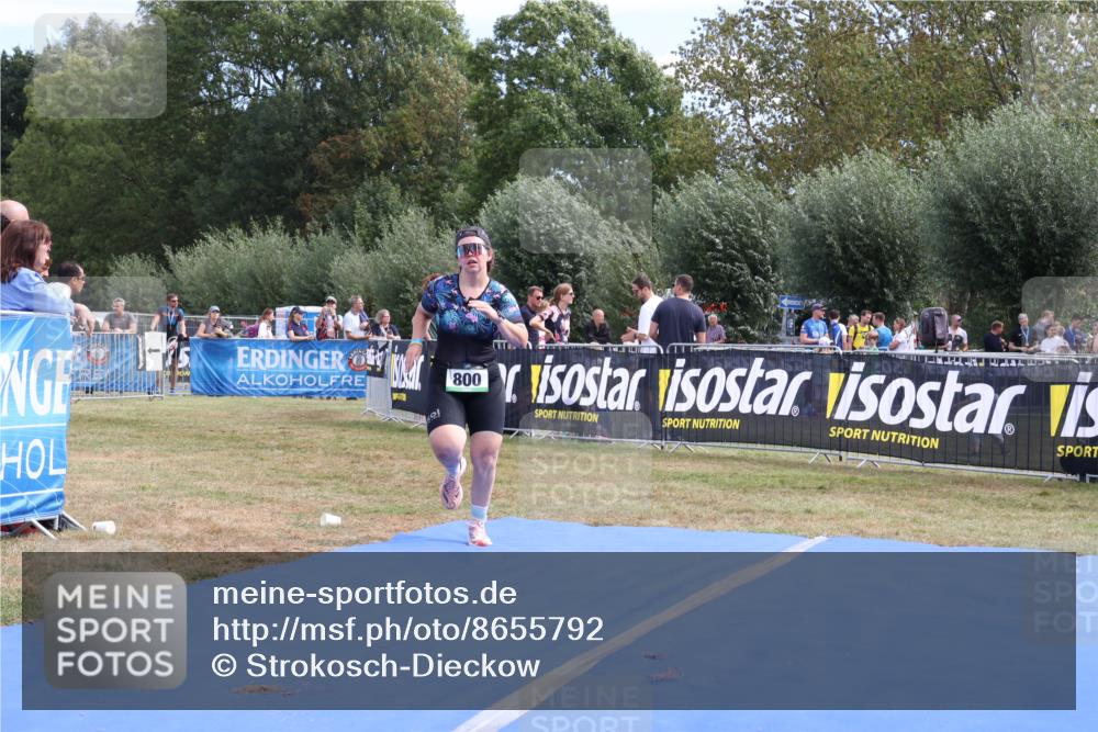 31.08.2025 - Elbe Triathlon Hamburg Strokosch-Dieckow http://msf.ph/oto/8655792 31.08.2025 11:54:38 Ziel 800 meine-sportfotos.de