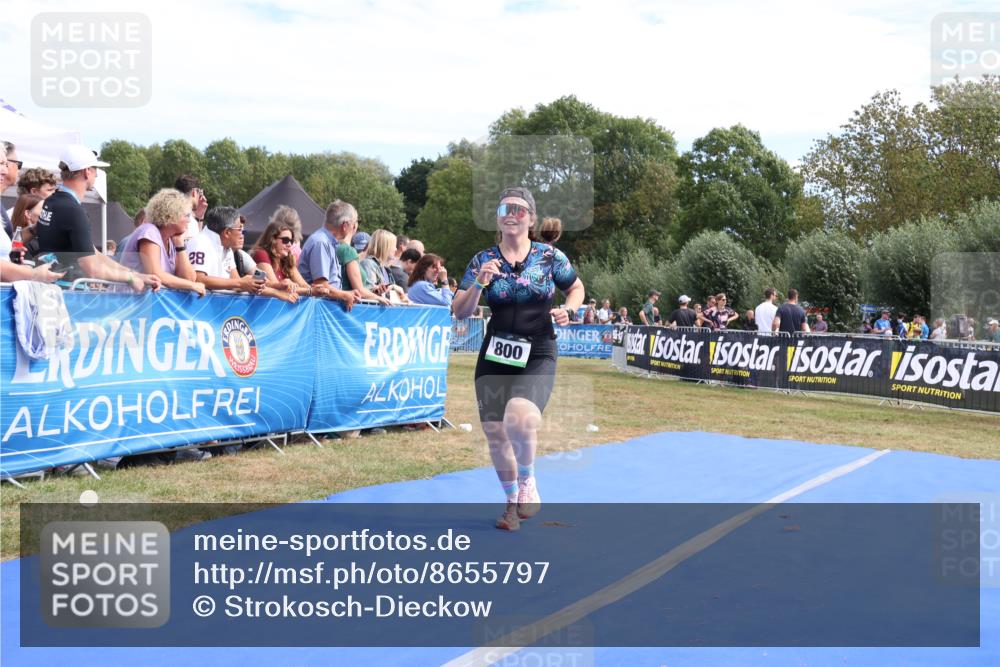 31.08.2025 - Elbe Triathlon Hamburg Strokosch-Dieckow http://msf.ph/oto/8655797 31.08.2025 11:54:40 Ziel 800 meine-sportfotos.de