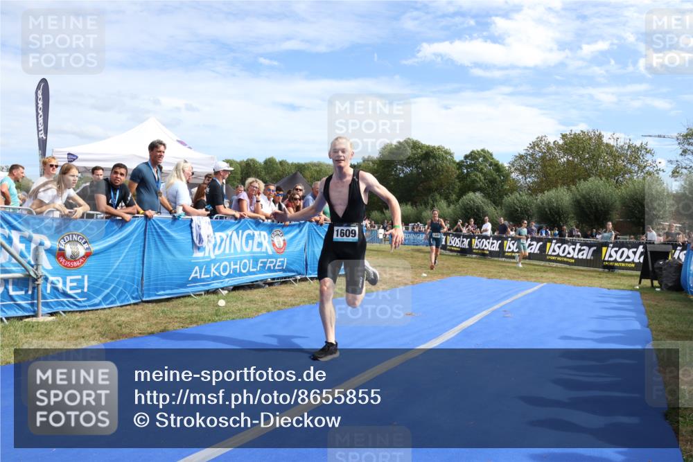 31.08.2025 - Elbe Triathlon Hamburg Strokosch-Dieckow http://msf.ph/oto/8655855 31.08.2025 11:55:13 Ziel 677, 1492, 1609 meine-sportfotos.de