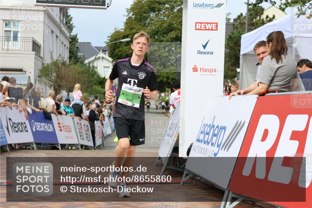 31.08.2025 - 21. Blankeneser Heldenlauf Strokosch-Dieckow http://msf.ph/oto/8655860 31.08.2025 10:59:07 Ziel 3295, 3426, 3022 meine-sportfotos.de