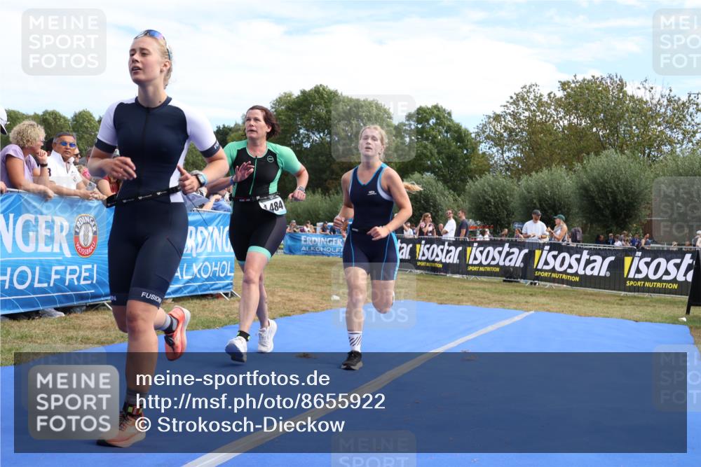 31.08.2025 - Elbe Triathlon Hamburg Strokosch-Dieckow http://msf.ph/oto/8655922 31.08.2025 11:56:09 Ziel 930, 931, 988, 1484 meine-sportfotos.de