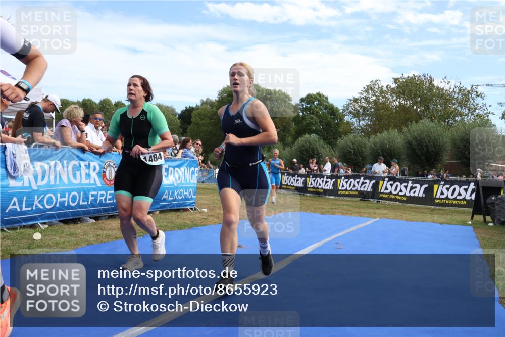 31.08.2025 - Elbe Triathlon Hamburg Strokosch-Dieckow http://msf.ph/oto/8655923 31.08.2025 11:56:10 Ziel 930, 931, 988, 1484 meine-sportfotos.de