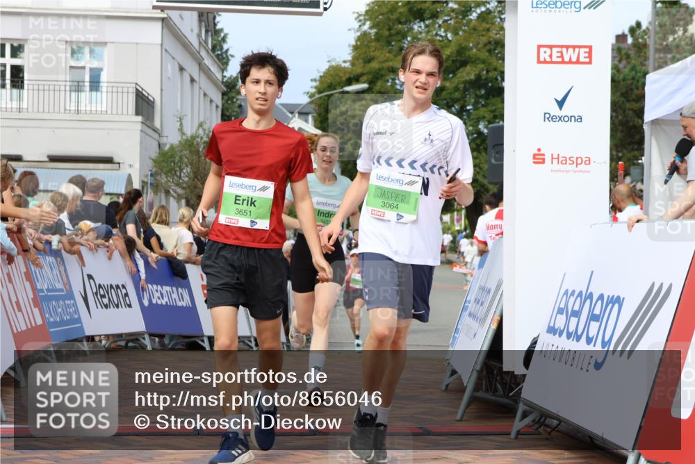 31.08.2025 - 21. Blankeneser Heldenlauf Strokosch-Dieckow http://msf.ph/oto/8656046 31.08.2025 10:58:35 Ziel 3064, 3651, 3457 meine-sportfotos.de