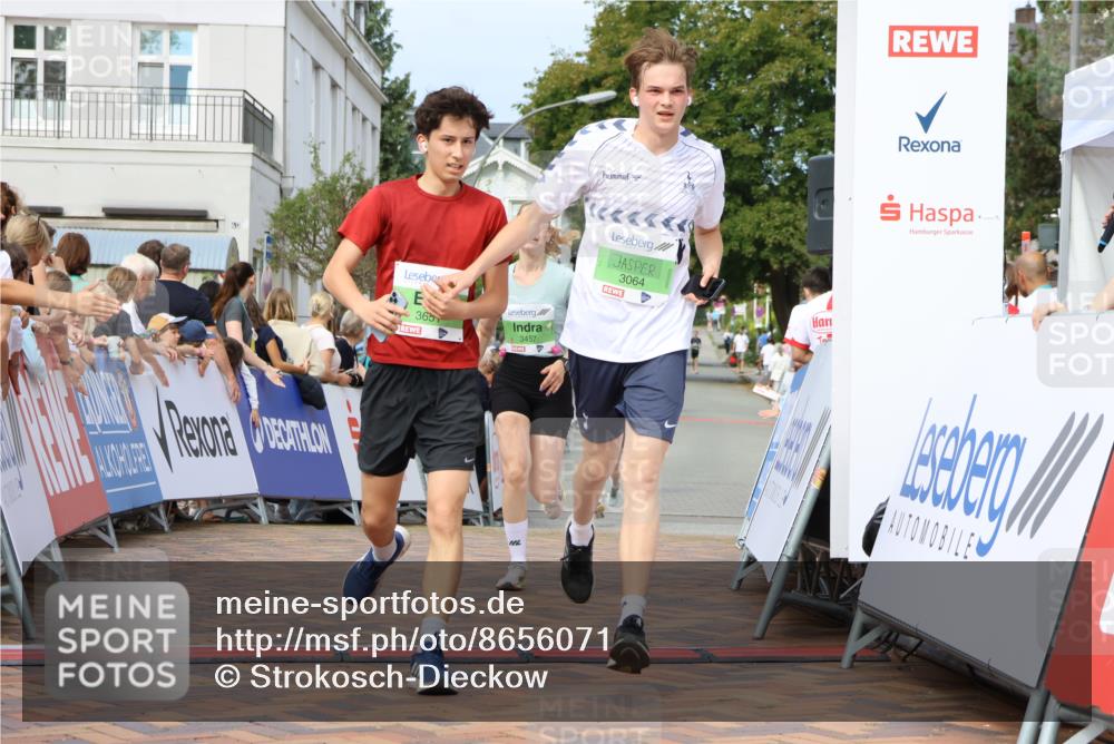 31.08.2025 - 21. Blankeneser Heldenlauf Strokosch-Dieckow http://msf.ph/oto/8656071 31.08.2025 10:58:35 Ziel 3064, 3651, 3457 meine-sportfotos.de
