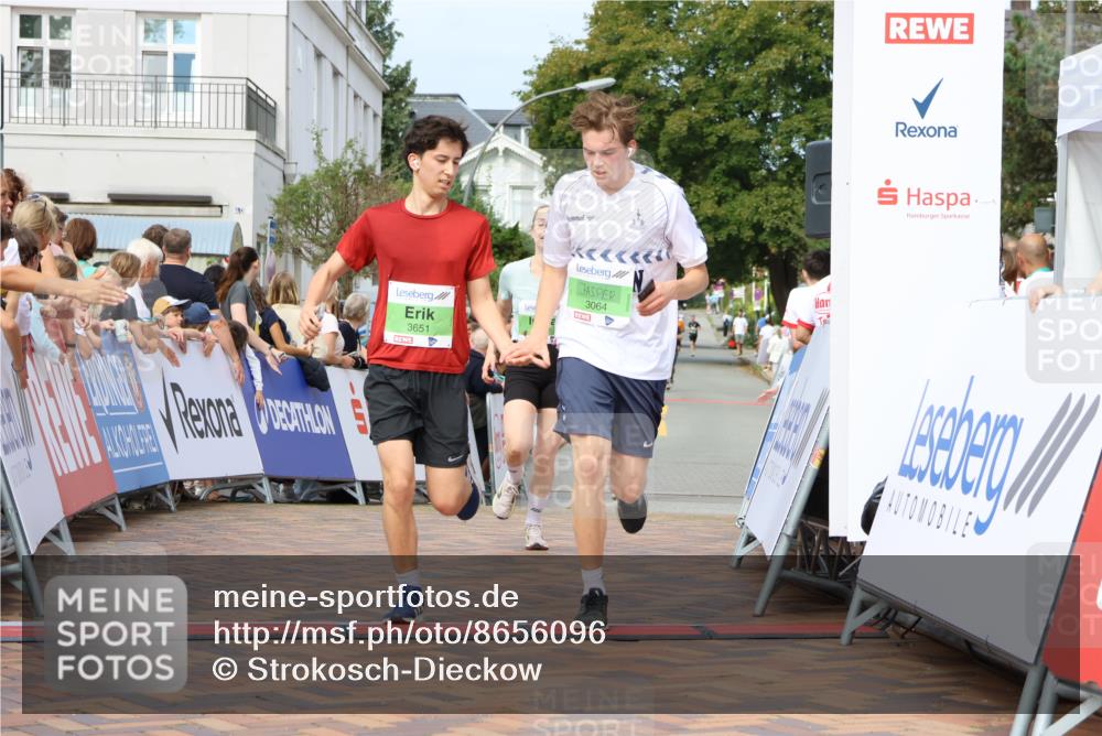 31.08.2025 - 21. Blankeneser Heldenlauf Strokosch-Dieckow http://msf.ph/oto/8656096 31.08.2025 10:58:35 Ziel 3064, 3651, 3457 meine-sportfotos.de