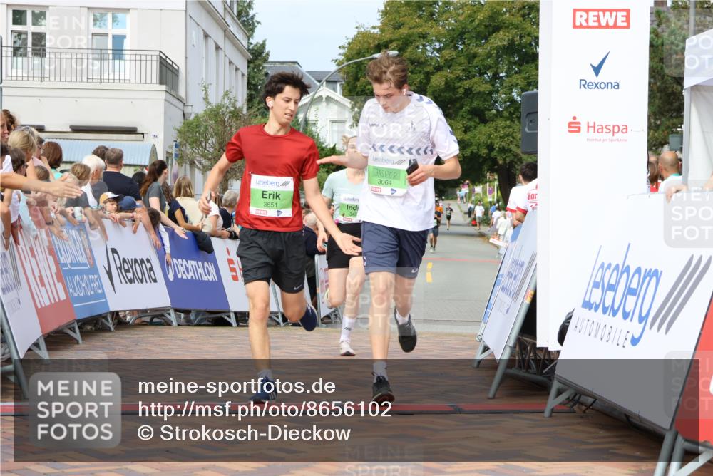 31.08.2025 - 21. Blankeneser Heldenlauf Strokosch-Dieckow http://msf.ph/oto/8656102 31.08.2025 10:58:35 Ziel 3064, 3651, 3457 meine-sportfotos.de
