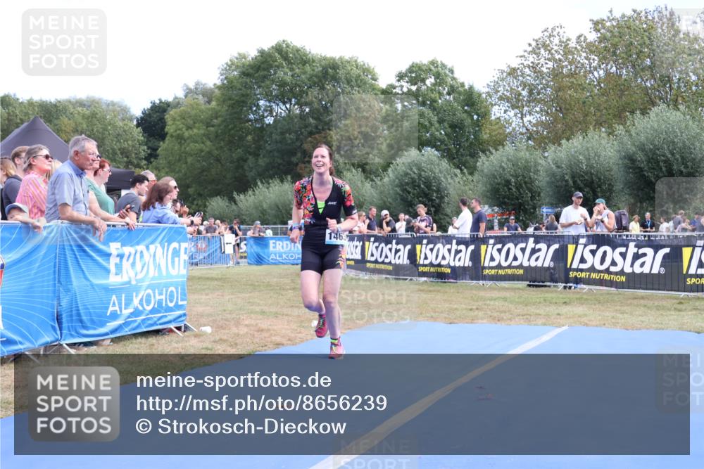 31.08.2025 - Elbe Triathlon Hamburg Strokosch-Dieckow http://msf.ph/oto/8656239 31.08.2025 12:00:17 Ziel 1353, 1463 meine-sportfotos.de