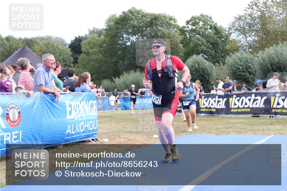 31.08.2025 - Elbe Triathlon Hamburg Strokosch-Dieckow http://msf.ph/oto/8656243 31.08.2025 12:00:37 Ziel 901, 1257, 1386, 1416, 1537 meine-sportfotos.de