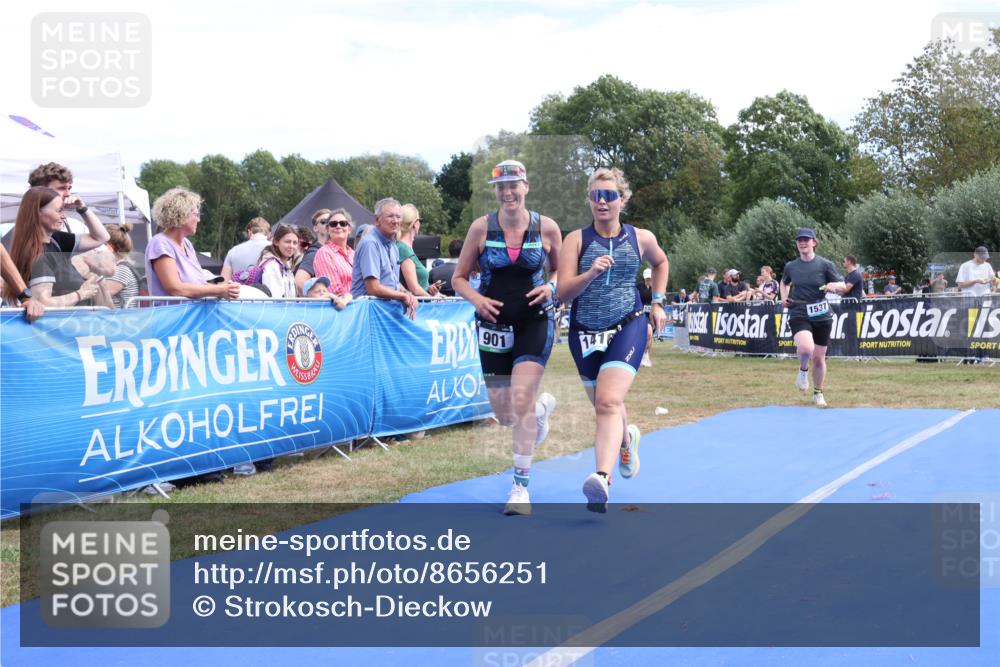 31.08.2025 - Elbe Triathlon Hamburg Strokosch-Dieckow http://msf.ph/oto/8656251 31.08.2025 12:00:39 Ziel 901, 1257, 1386, 1416, 1537 meine-sportfotos.de