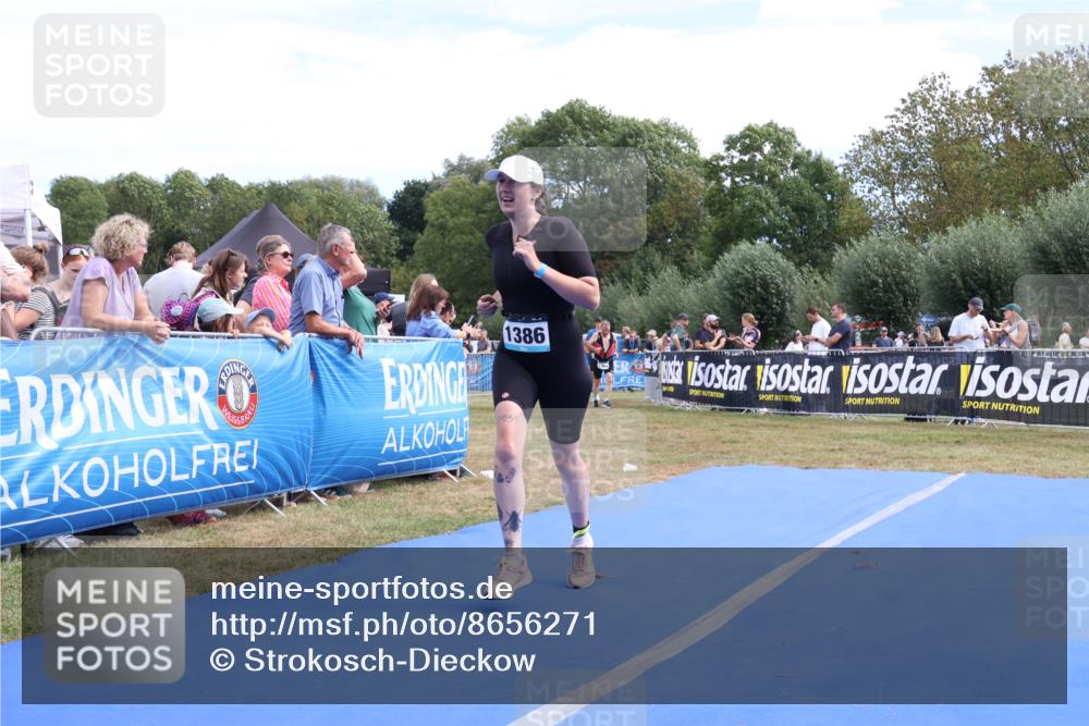 31.08.2025 - Elbe Triathlon Hamburg Strokosch-Dieckow http://msf.ph/oto/8656271 31.08.2025 12:00:44 Ziel 842, 901, 1386, 1416, 1486, 1537 meine-sportfotos.de