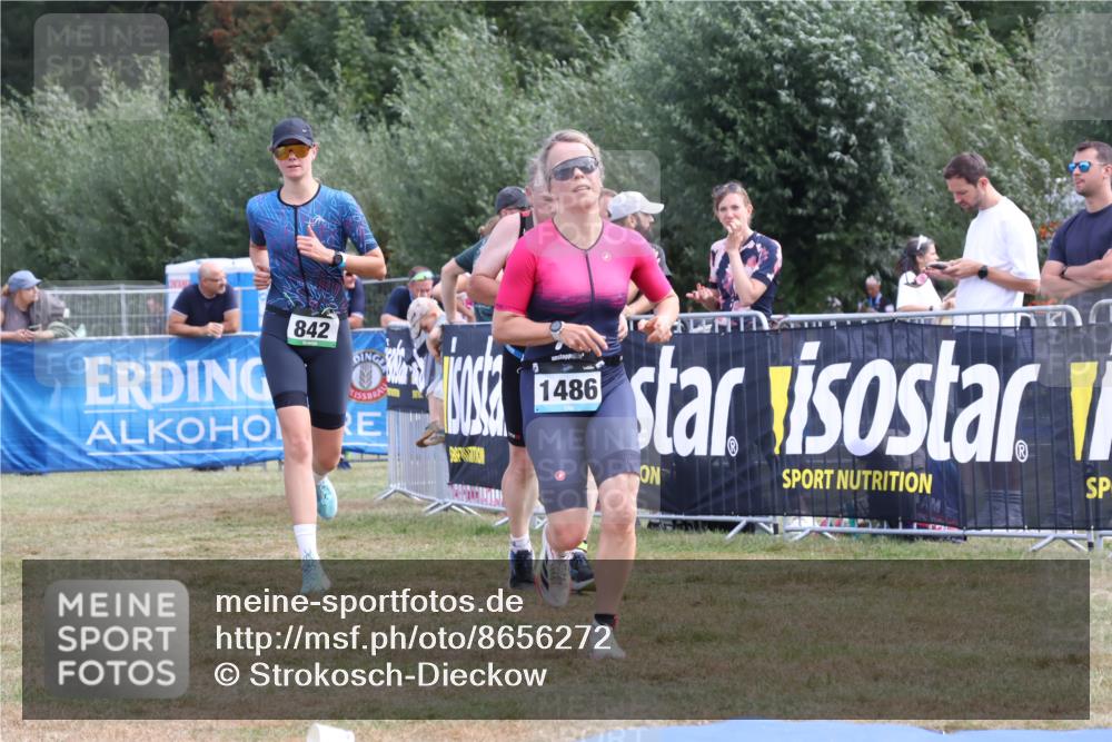 31.08.2025 - Elbe Triathlon Hamburg Strokosch-Dieckow http://msf.ph/oto/8656272 31.08.2025 12:00:47 Ziel 842, 1324, 1386, 1486 meine-sportfotos.de