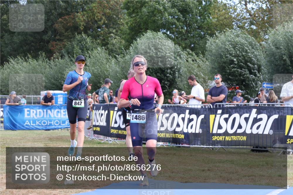 31.08.2025 - Elbe Triathlon Hamburg Strokosch-Dieckow http://msf.ph/oto/8656276 31.08.2025 12:00:48 Ziel 842, 1324, 1386, 1486 meine-sportfotos.de