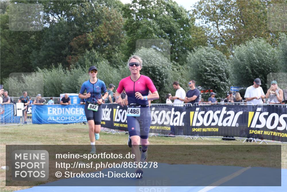 31.08.2025 - Elbe Triathlon Hamburg Strokosch-Dieckow http://msf.ph/oto/8656278 31.08.2025 12:00:49 Ziel 842, 1324, 1386, 1486, 1612 meine-sportfotos.de