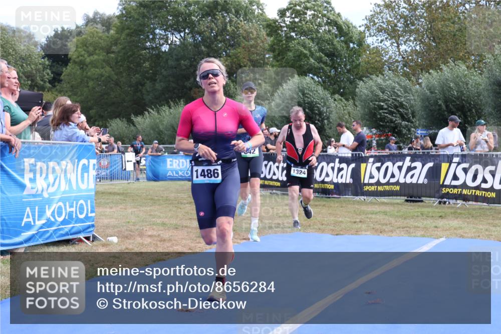 31.08.2025 - Elbe Triathlon Hamburg Strokosch-Dieckow http://msf.ph/oto/8656284 31.08.2025 12:00:50 Ziel 842, 1324, 1486, 1612 meine-sportfotos.de