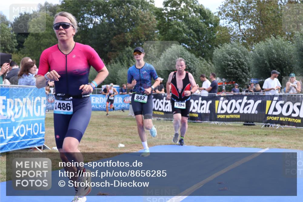 31.08.2025 - Elbe Triathlon Hamburg Strokosch-Dieckow http://msf.ph/oto/8656285 31.08.2025 12:00:50 Ziel 842, 1324, 1486, 1612 meine-sportfotos.de