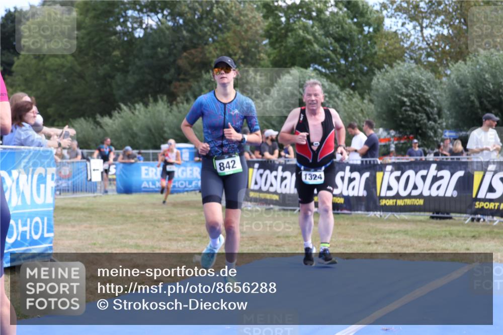 31.08.2025 - Elbe Triathlon Hamburg Strokosch-Dieckow http://msf.ph/oto/8656288 31.08.2025 12:00:51 Ziel 842, 1324, 1486, 1612 meine-sportfotos.de