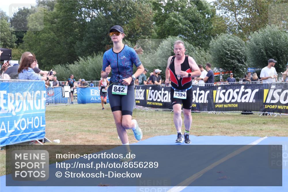 31.08.2025 - Elbe Triathlon Hamburg Strokosch-Dieckow http://msf.ph/oto/8656289 31.08.2025 12:00:51 Ziel 842, 1324, 1486, 1612 meine-sportfotos.de